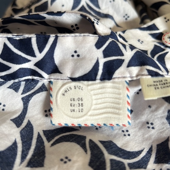 Anthropologie Postage Stamp V-Neck Blue & White Top- Size 6 - Picture 2 of 7